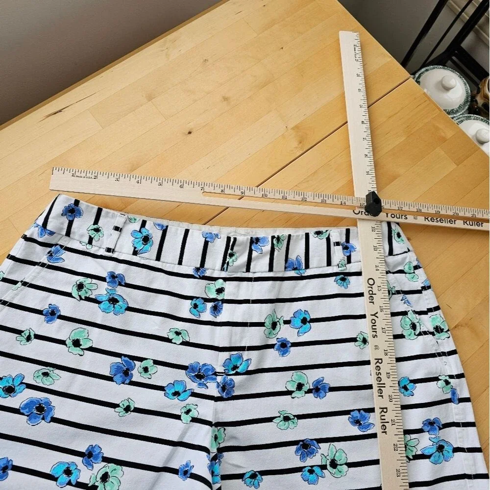 Elle Venice White Shorts Blue Flowers Striped floral preppy chino shorts Size 16 - Picture 8 of 13